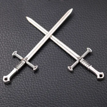 6 adet Gümüş Kaplama Avrupa Şövalye Kılıç Kolye Retro Küpe Kolye Metal Aksesuarları DIY uğurlu takı El Sanatları Bulguları